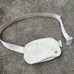 Lululemon Everywhere Belt Bag 1L